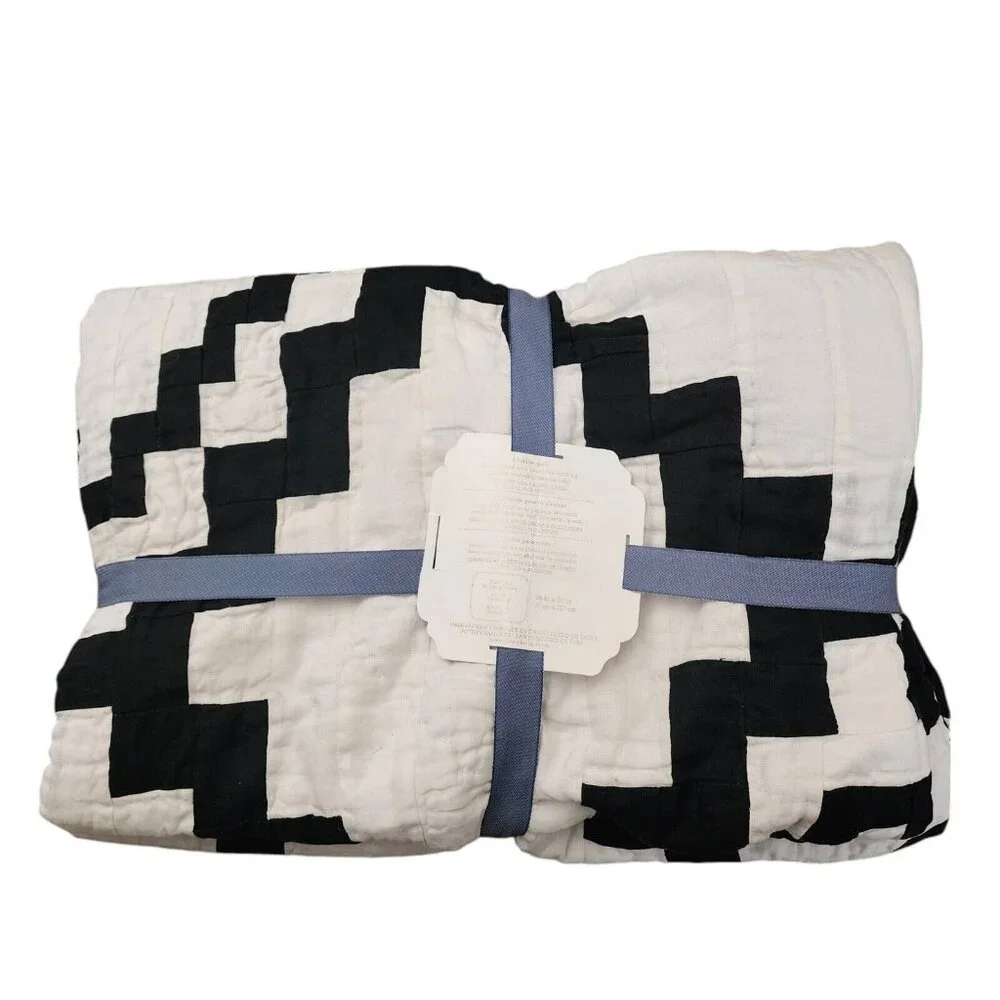 Emily & Meritt for Pottery Barn Kids the Diamond Organic Toddler Quilt NWT
